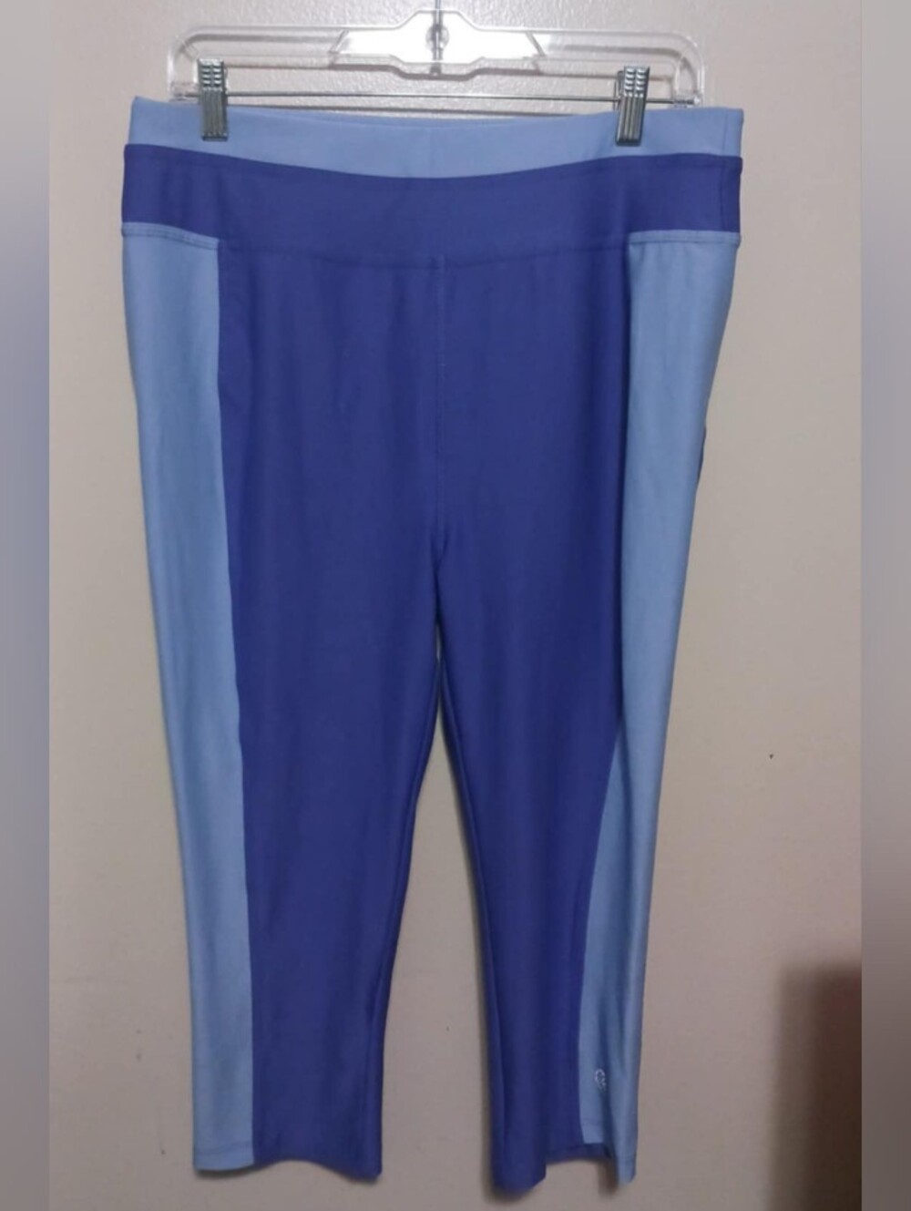 Full Beauty Sport Colorblock  Capri Leggings Purple/Light Purple Medium A-12